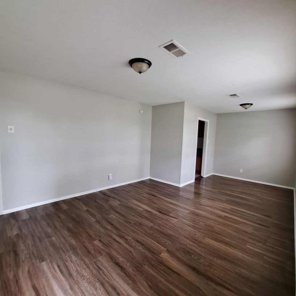 264 East Holmes Road - Photo 2 of 14