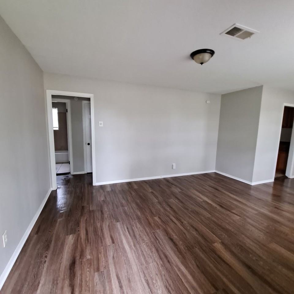 264 East Holmes Road - Photo 3 of 14