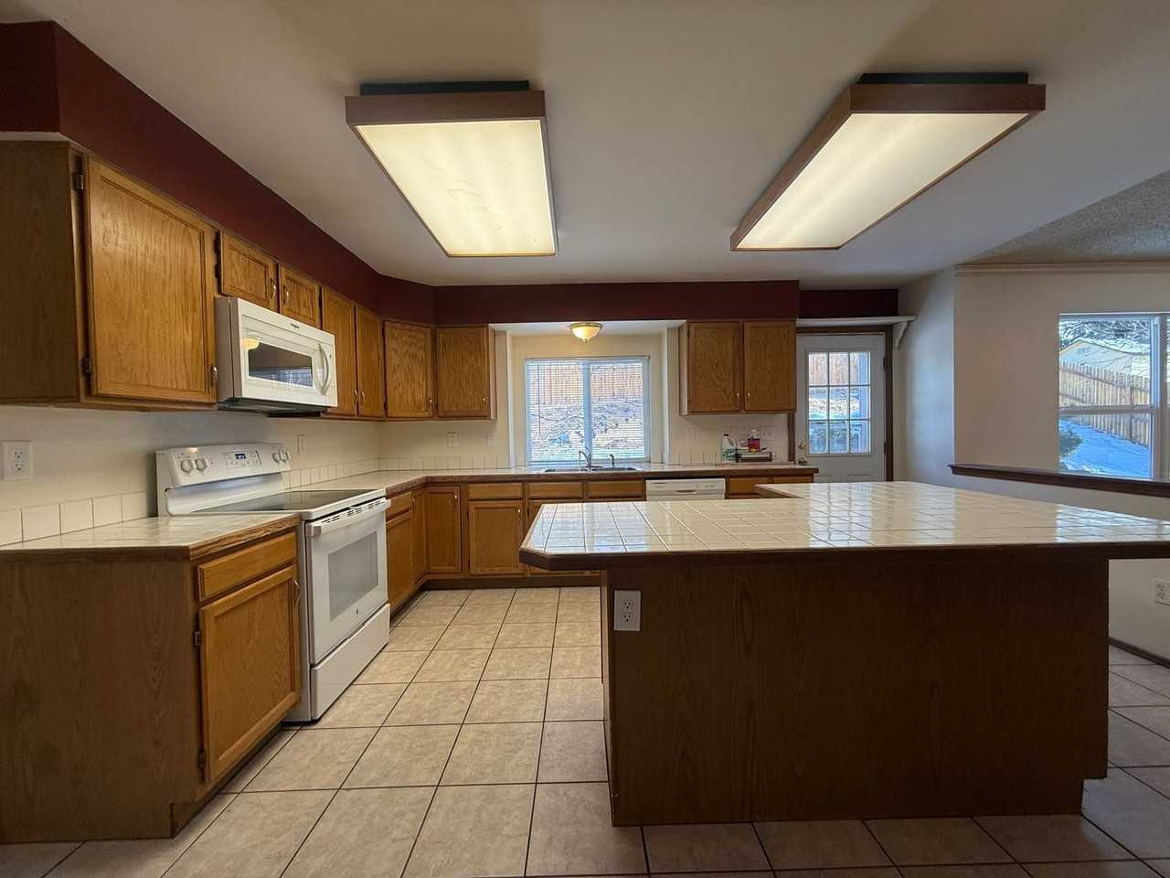 2650 Norwich Dr - Photo 6 of 23