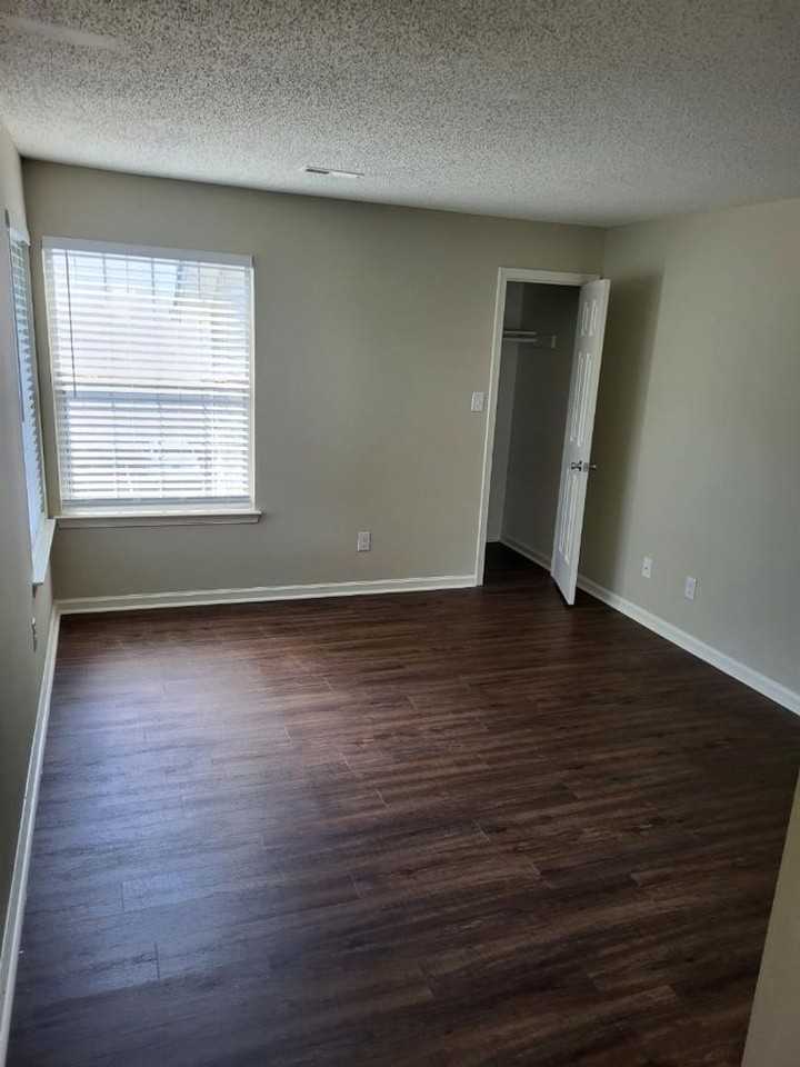 103 Windsor Lane - Photo 2 of 10