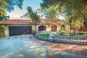 featured image of 404 South Mohler Drive