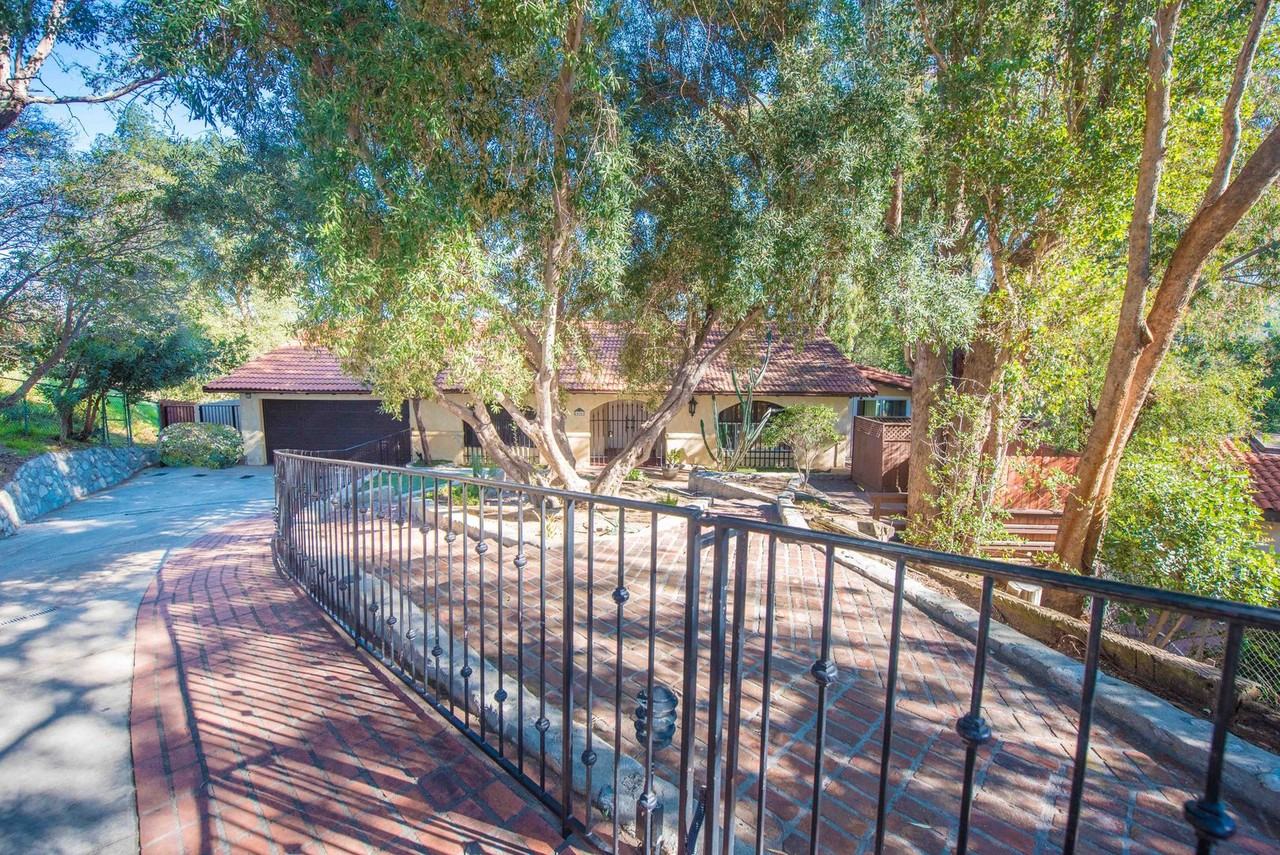 404 South Mohler Drive - Photo 2 of 49