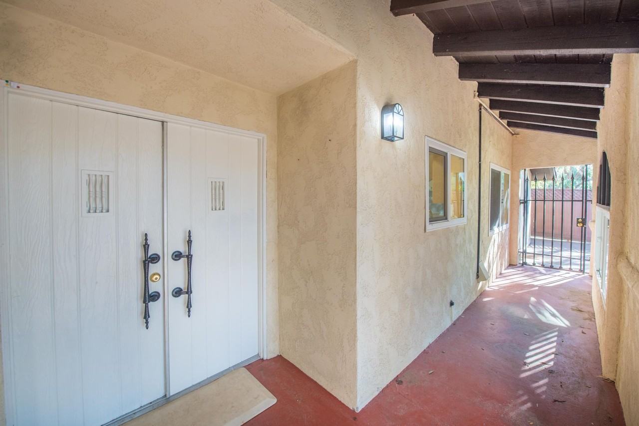 404 South Mohler Drive - Photo 3 of 49