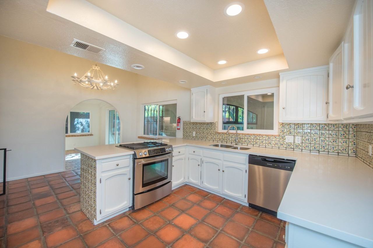 404 South Mohler Drive - Photo 4 of 49