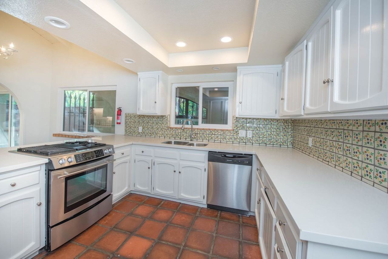 404 South Mohler Drive - Photo 5 of 49