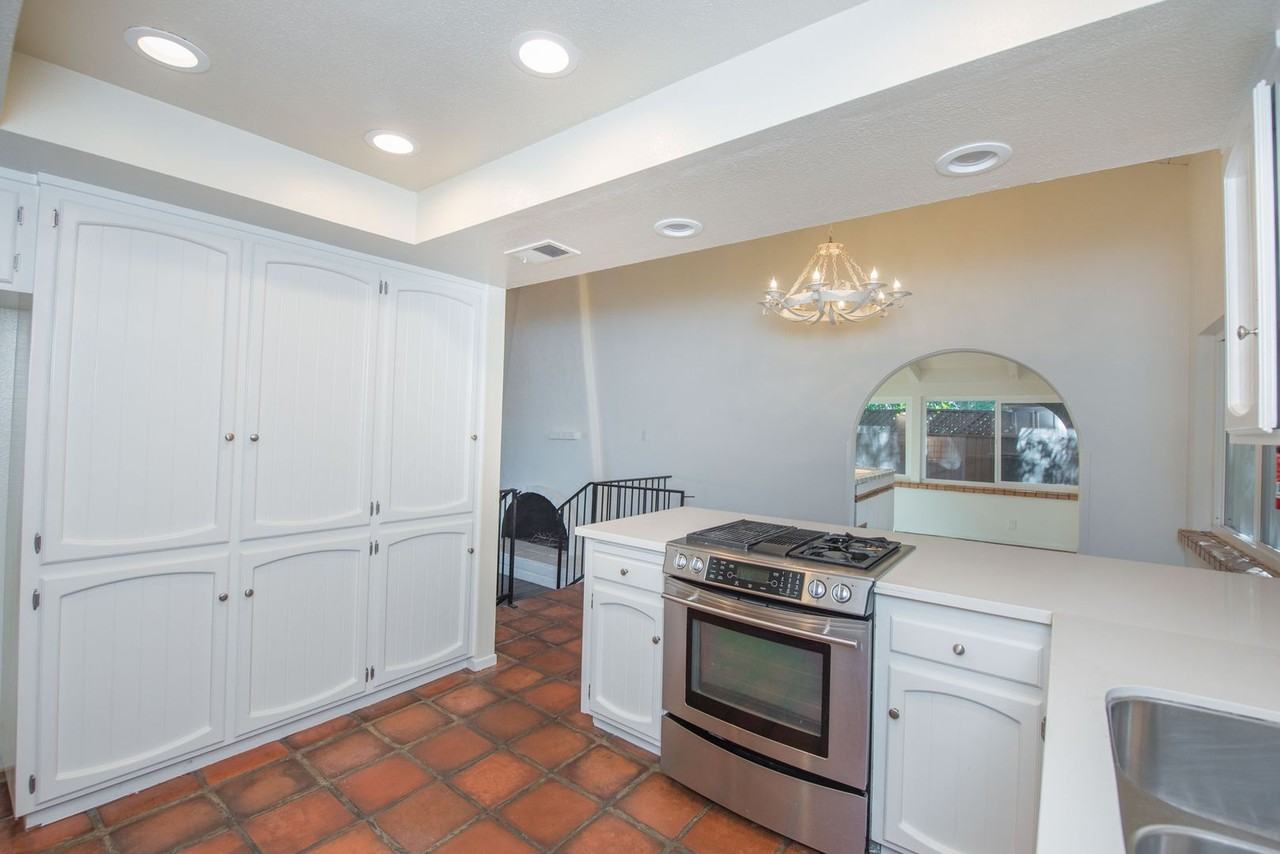 404 South Mohler Drive - Photo 6 of 49