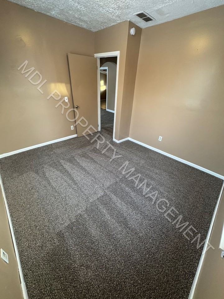 1909 Stanley Street - Photo 2 of 7