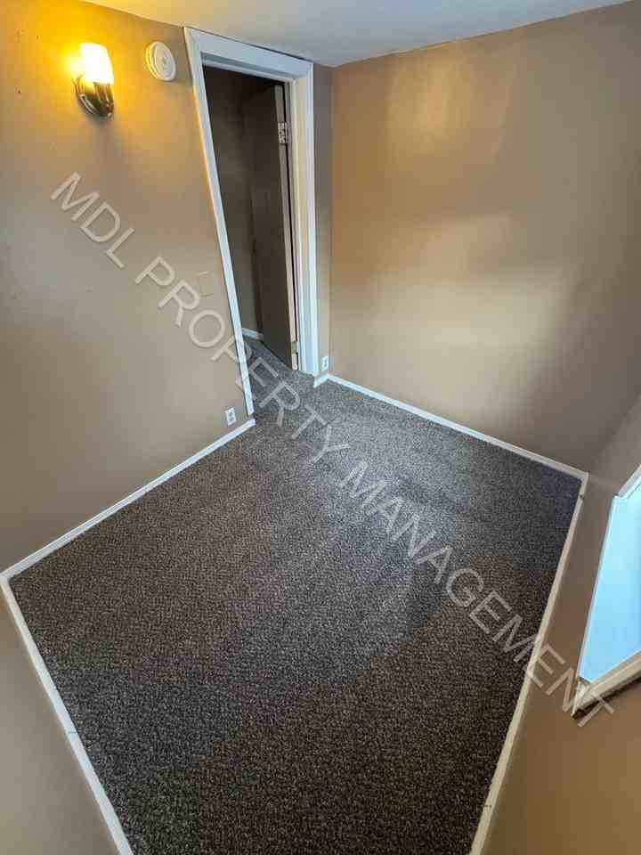 1909 Stanley Street - Photo 3 of 7