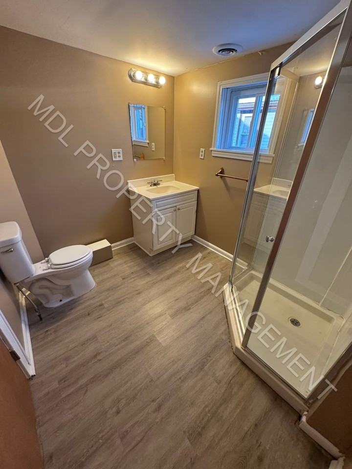 1909 Stanley Street - Photo 5 of 7