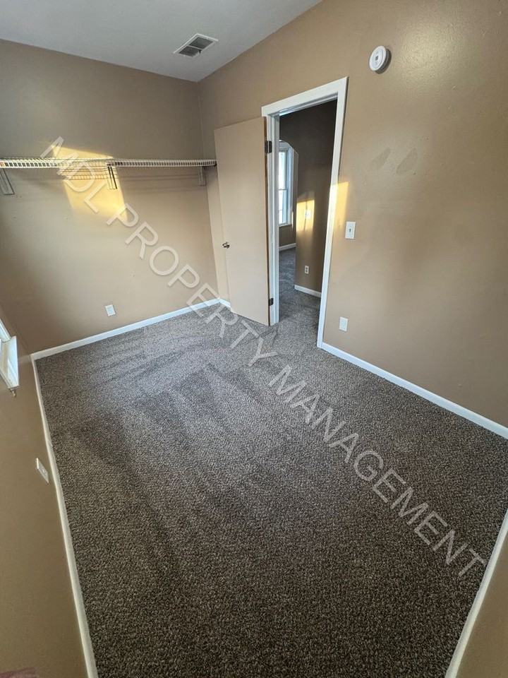 1909 Stanley Street - Photo 7 of 7