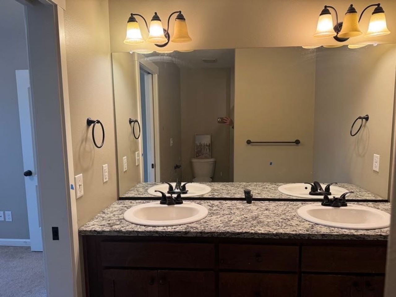 2706 Northeast 130th Court - Photo 2 of 37