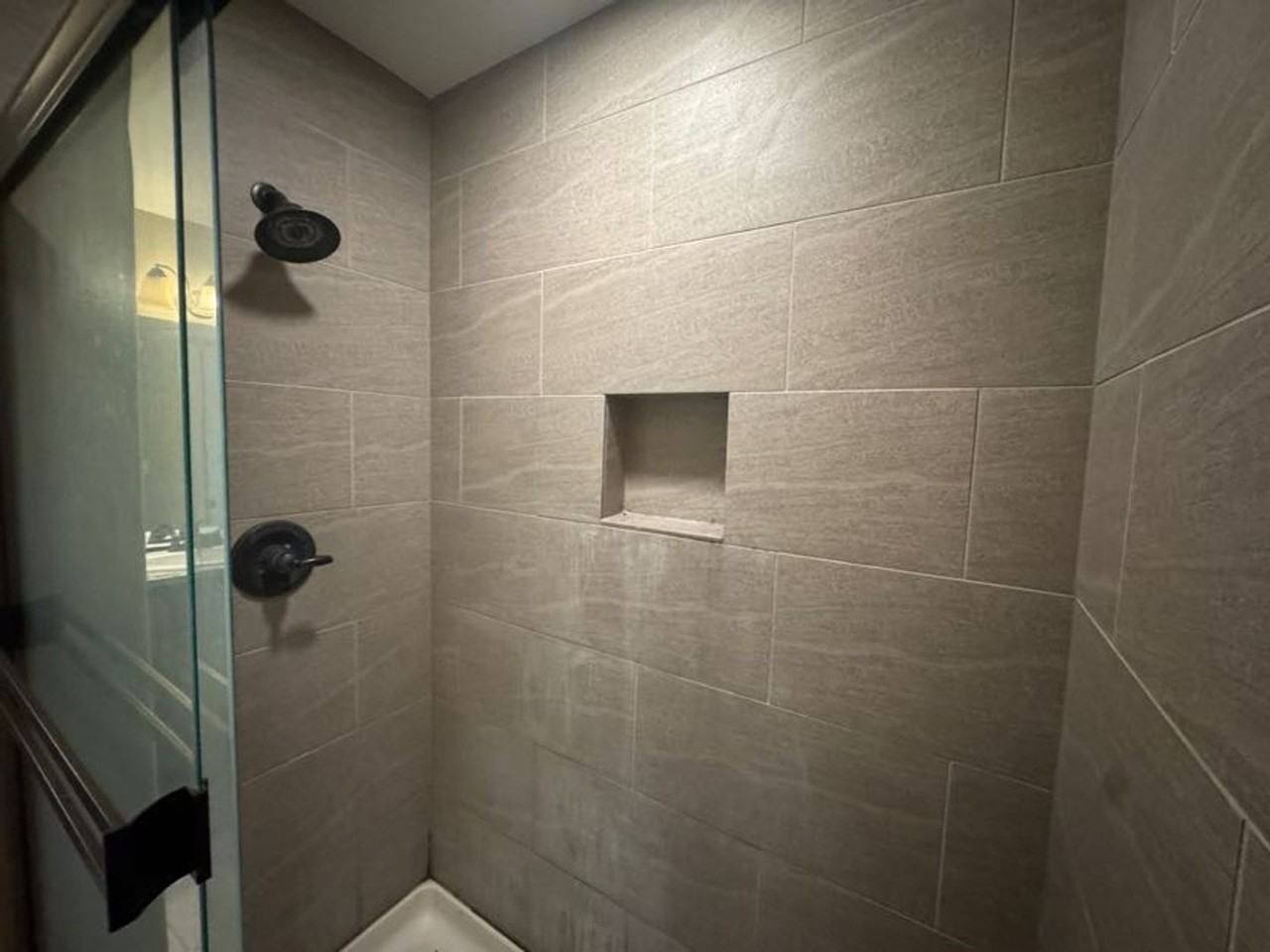 2706 Northeast 130th Court - Photo 4 of 37