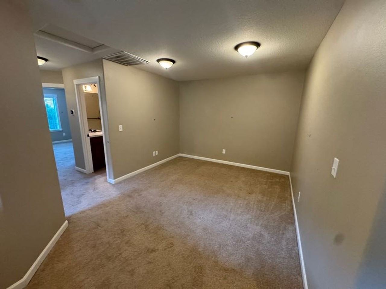 2706 Northeast 130th Court - Photo 5 of 37