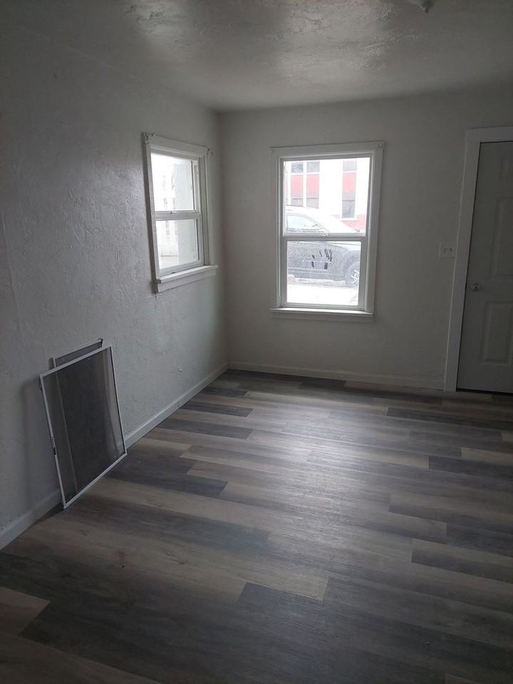 400 North Lincoln Avenue - Photo 2 of 11