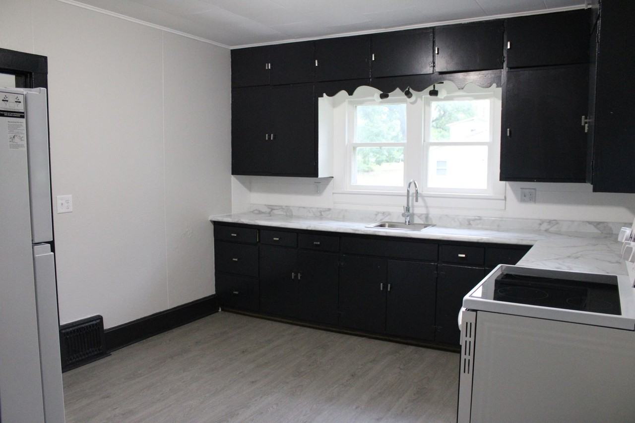 605 River Ave E - Photo 3 of 17