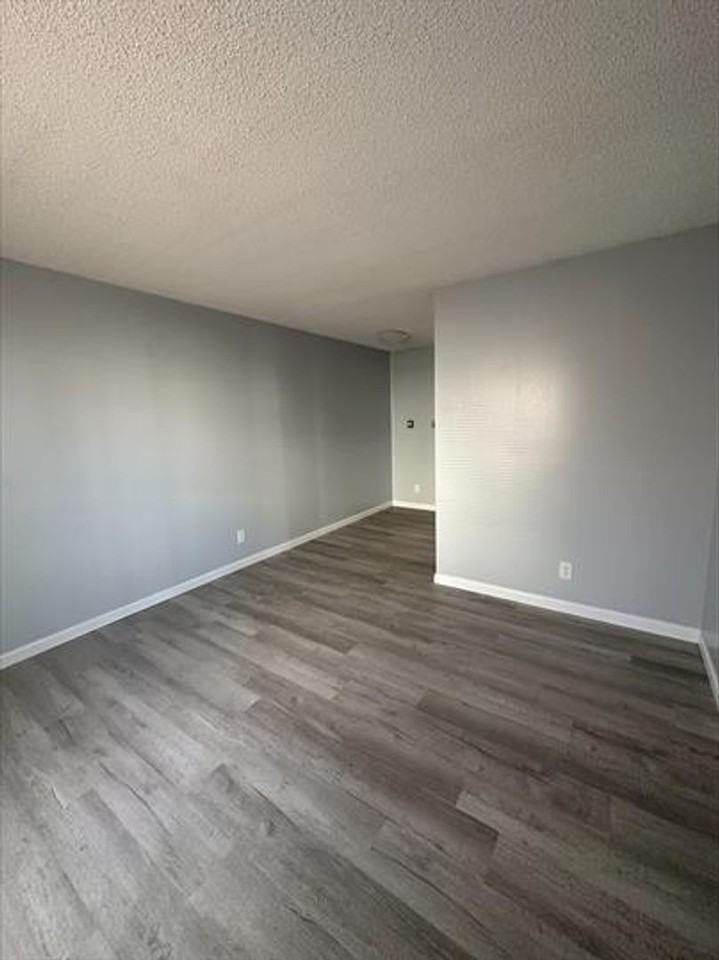 211 N Central Ave - Photo 3 of 8