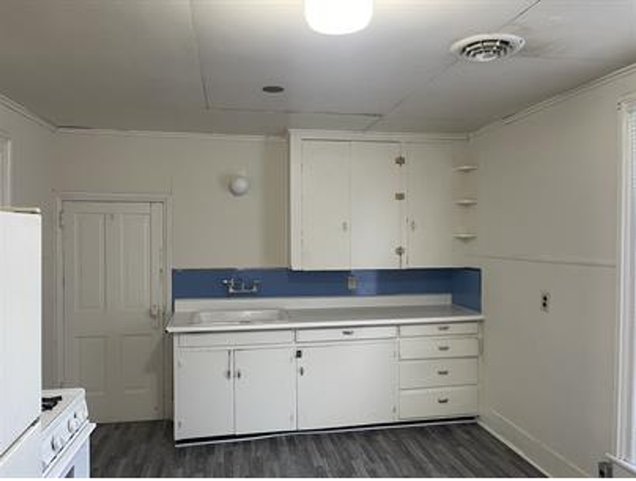 307 W Elm St - Photo 2 of 6