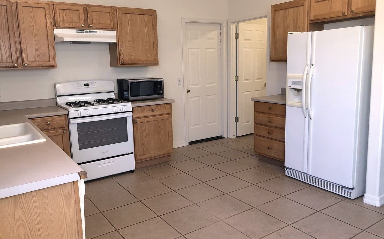 2211 Florence Avenue - Photo 7 of 21