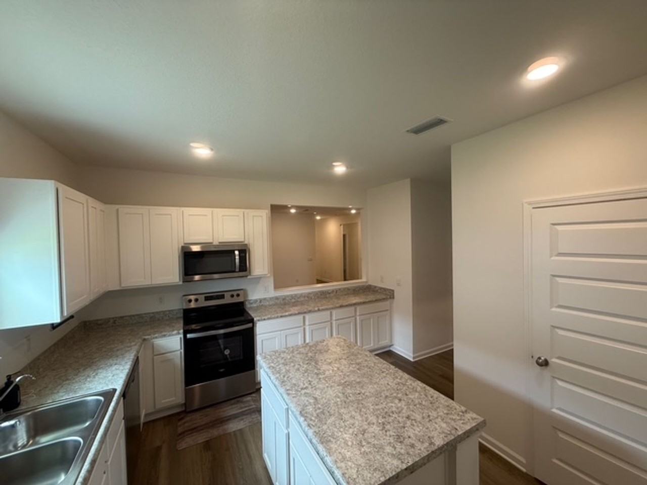 80 Silverthorn Street - Photo 2 of 28