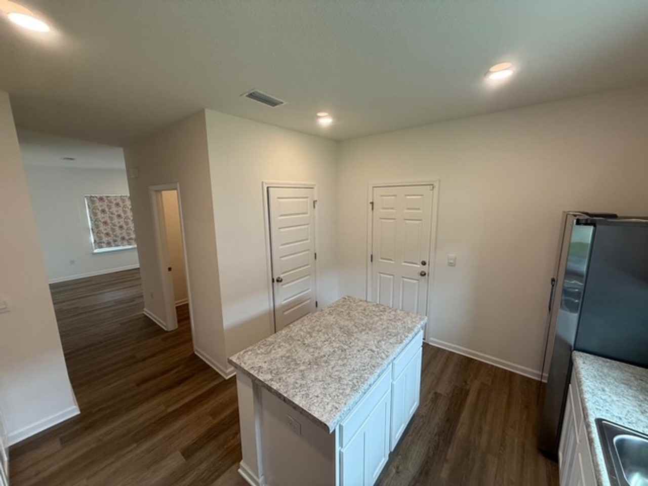 80 Silverthorn Street - Photo 3 of 28