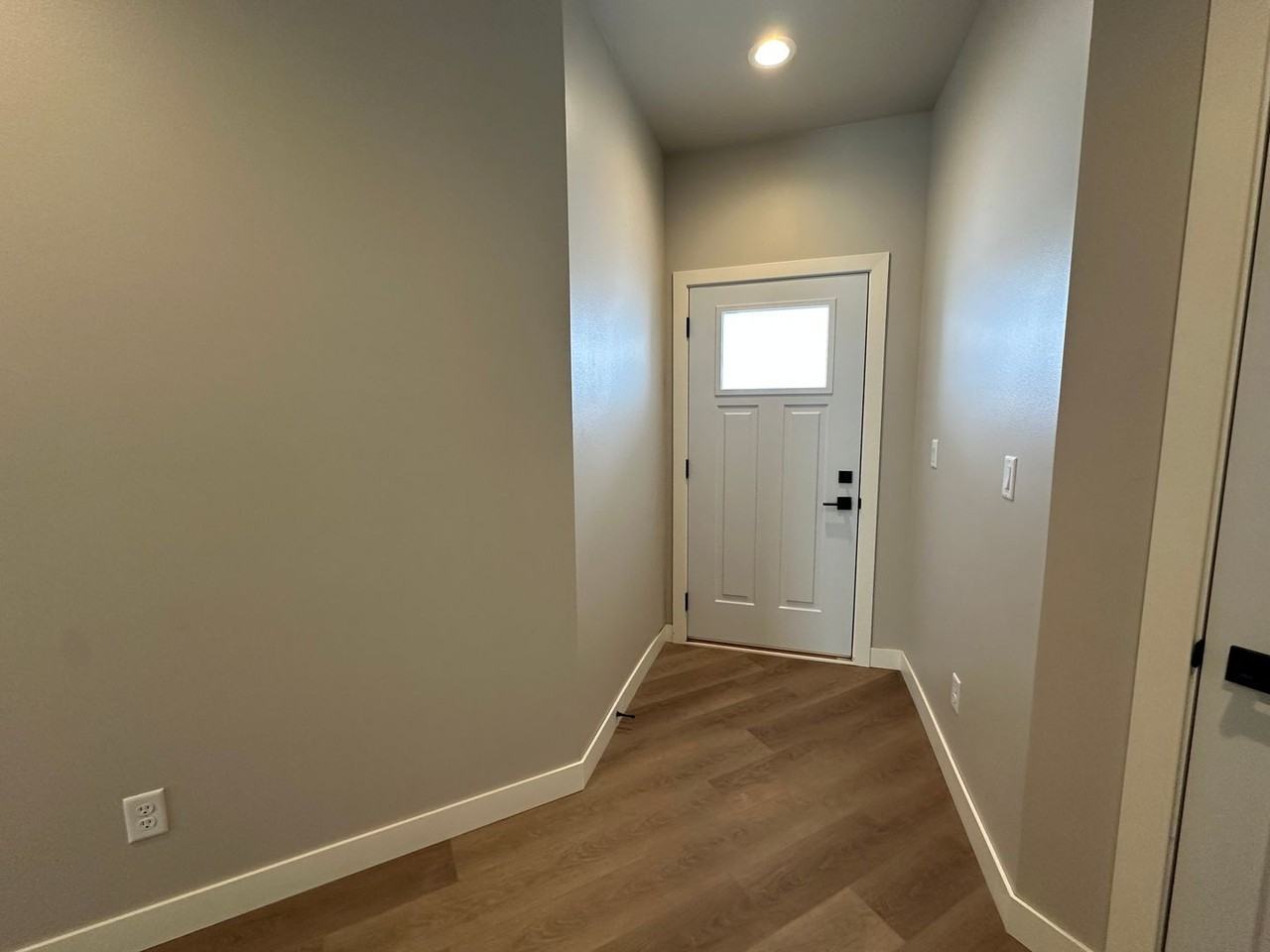 6717 67 Street South - Photo 3 of 23