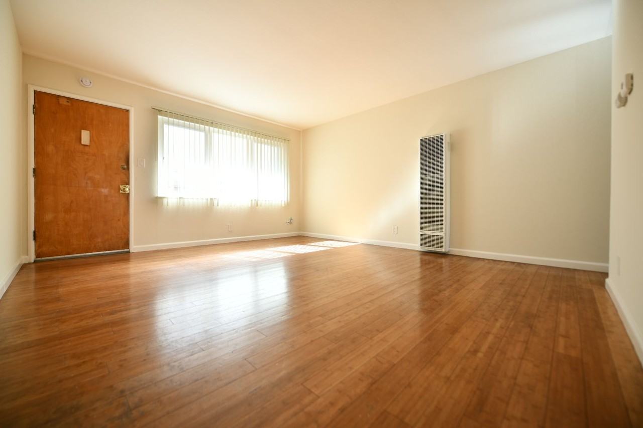 2132 Roosevelt Avenue - Photo 3 of 20