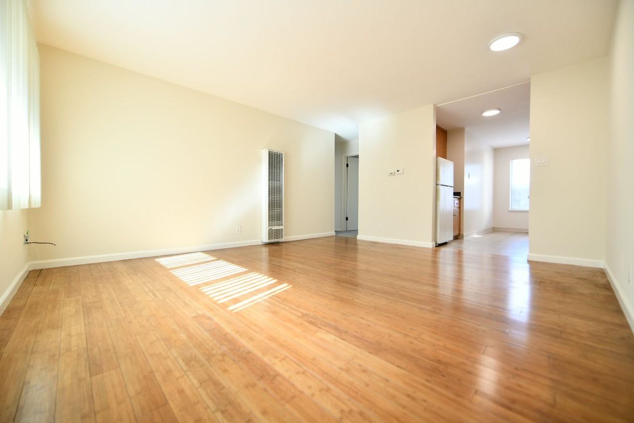 2132 Roosevelt Avenue - Photo 4 of 20