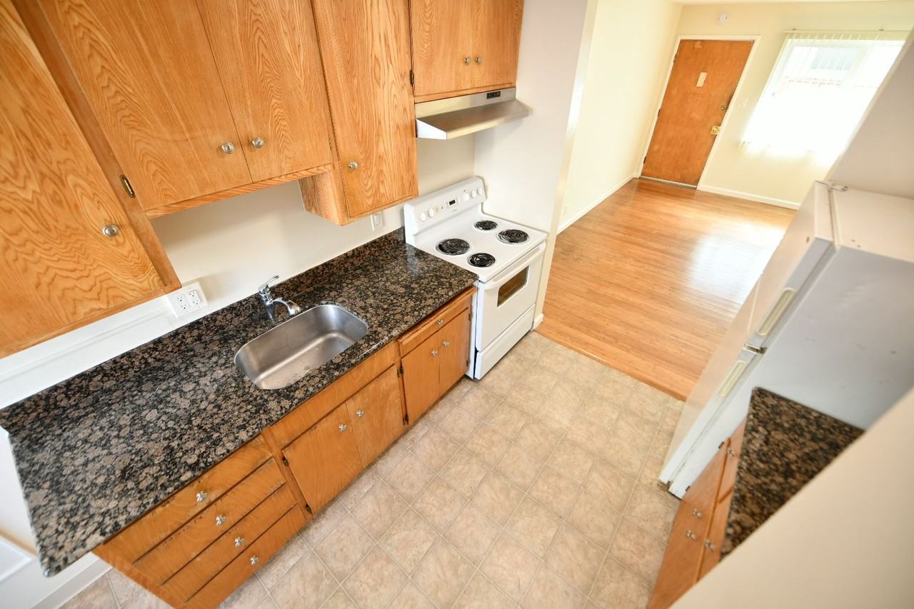 2132 Roosevelt Avenue - Photo 6 of 20