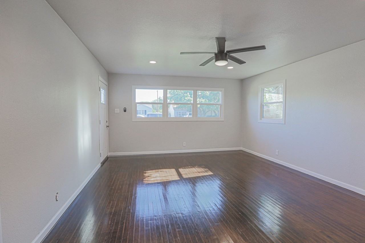 3817 25th Street - Photo 4 of 41