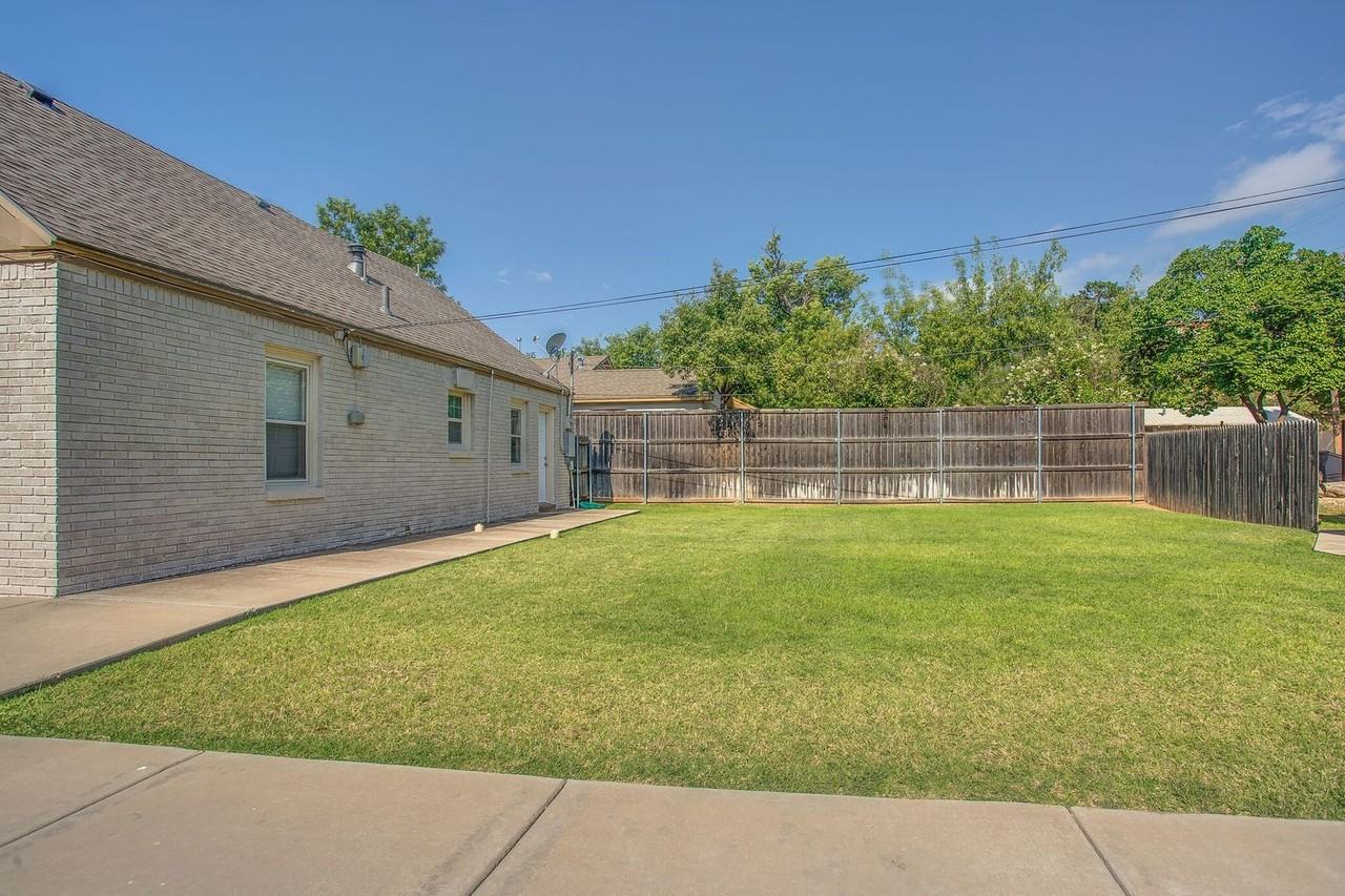 2520 20th CAPROCK - Photo 3 of 12
