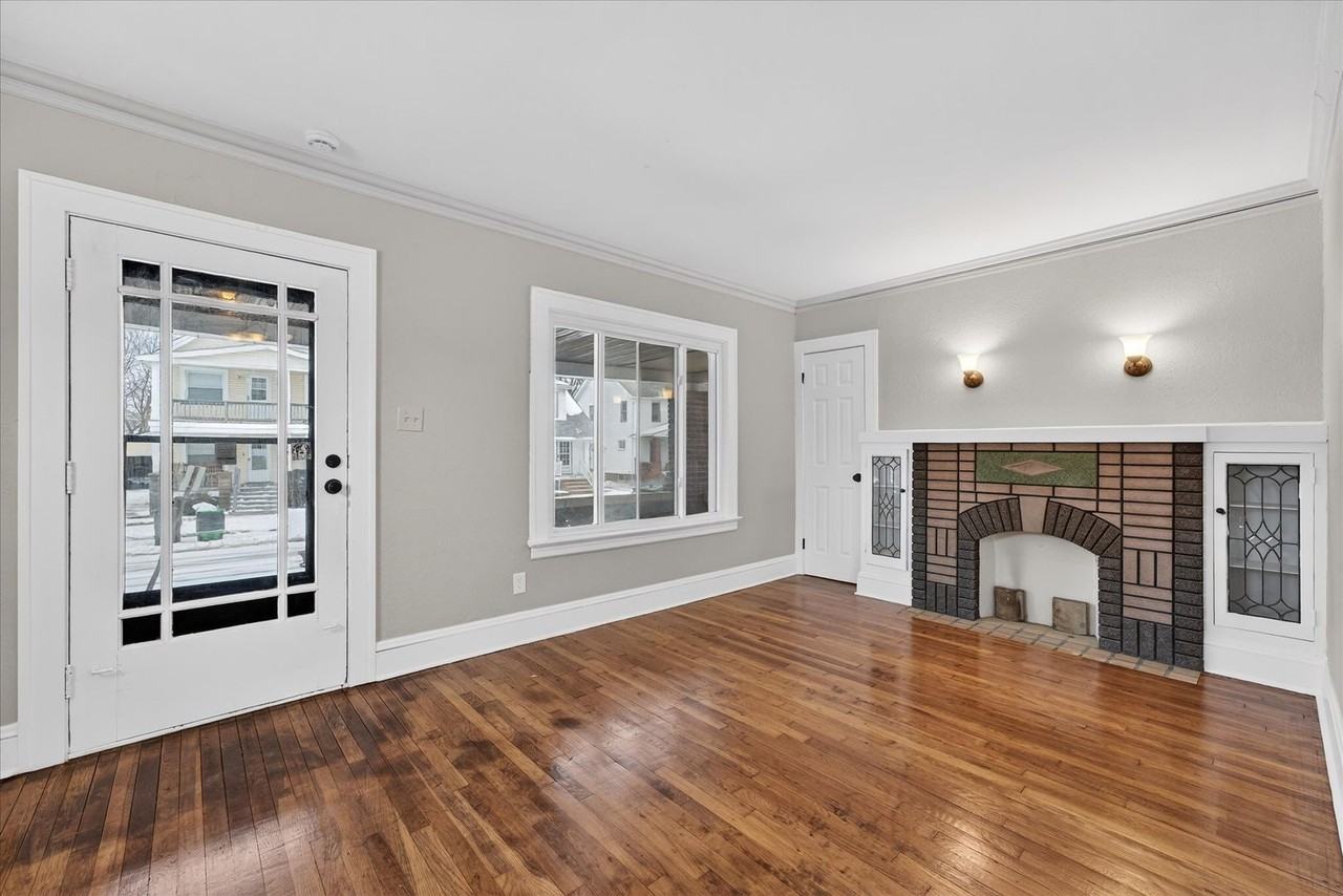 10608 Wadsworth Avenue - Photo 3 of 27