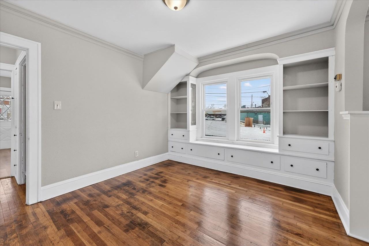 10608 Wadsworth Avenue - Photo 4 of 27