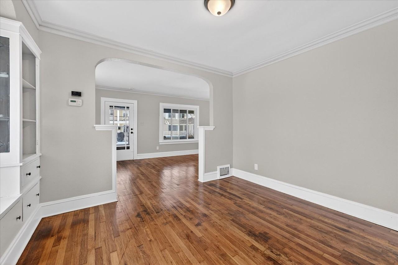 10608 Wadsworth Avenue - Photo 5 of 27