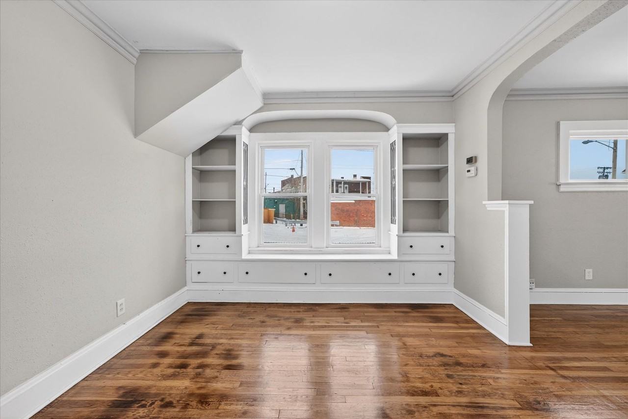 10608 Wadsworth Avenue - Photo 6 of 27