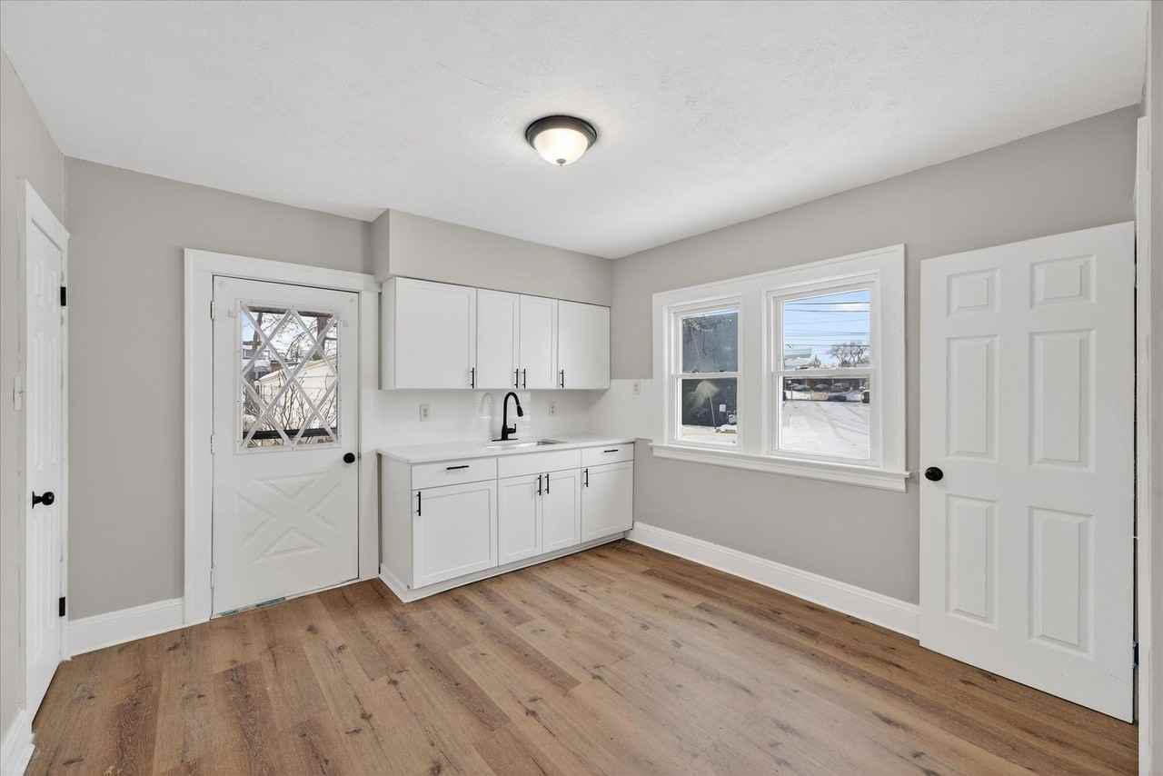 10608 Wadsworth Avenue - Photo 7 of 27