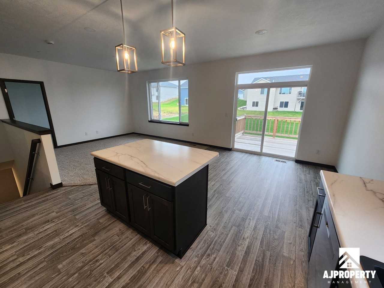 300 South Willow Spring Drive - Photo 5 of 22