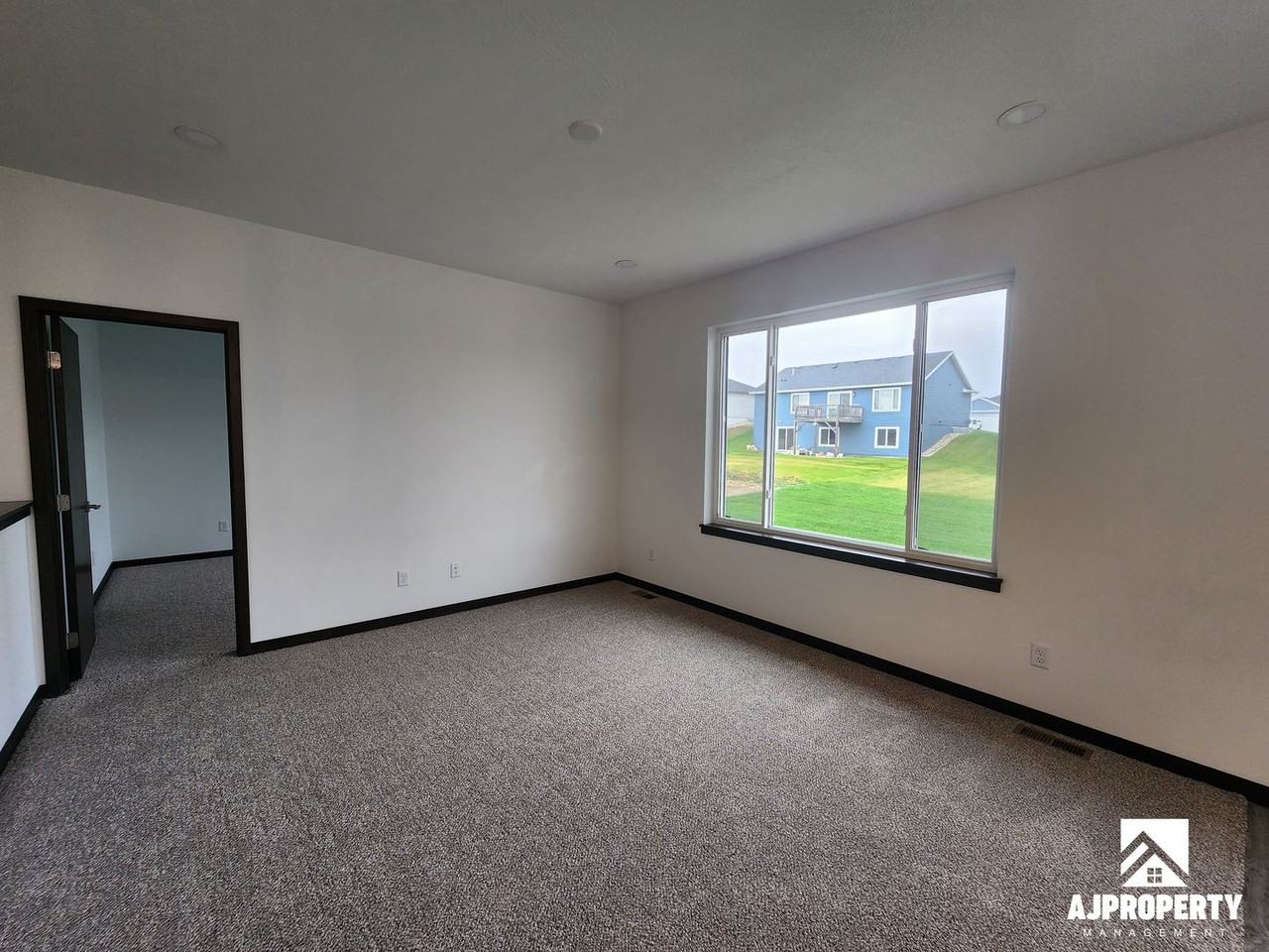 300 South Willow Spring Drive - Photo 6 of 22