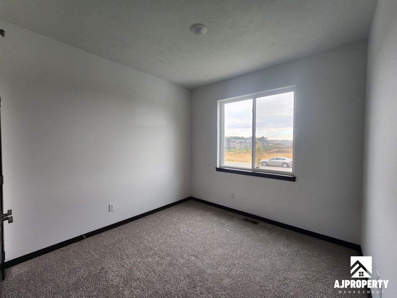 300 South Willow Spring Drive - Photo 7 of 22