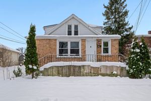 featured image of 233 Llewellyn Avenue