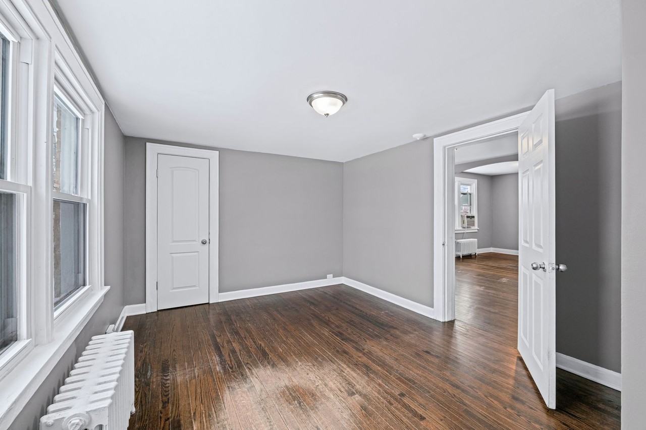 233 Llewellyn Ave - Photo 6 of 50