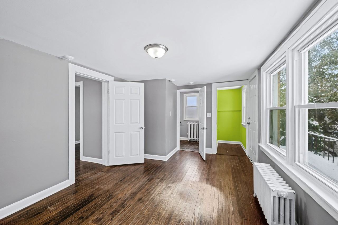 233 Llewellyn Ave - Photo 7 of 50