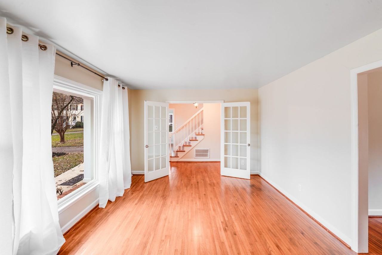 5001 Vescova Ct - Photo 3 of 32