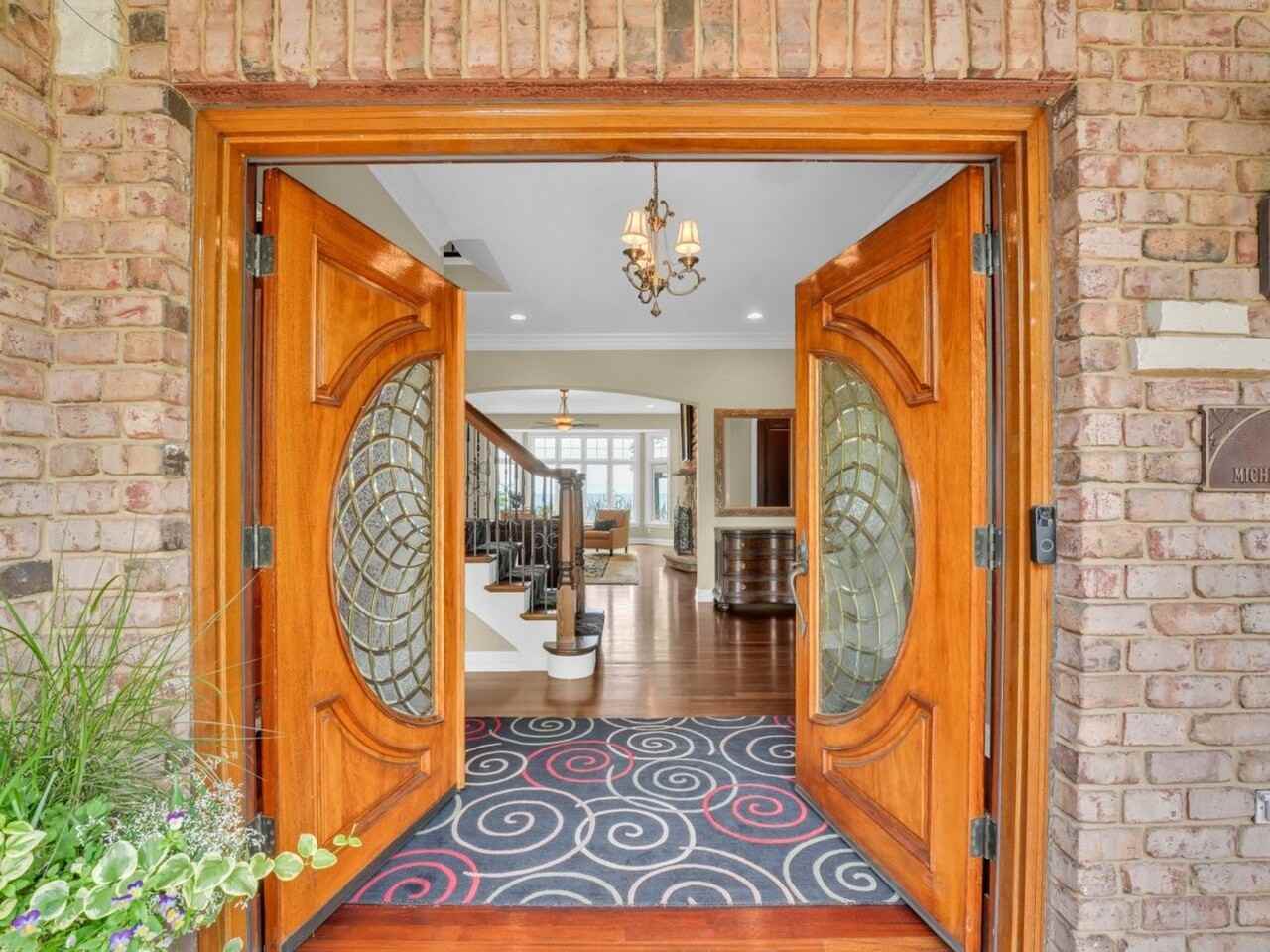 106 Michigan Ct - Photo 3 of 50