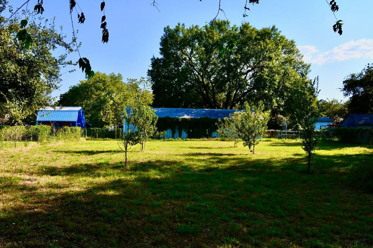 517 West Water Street - Photo 2 of 9