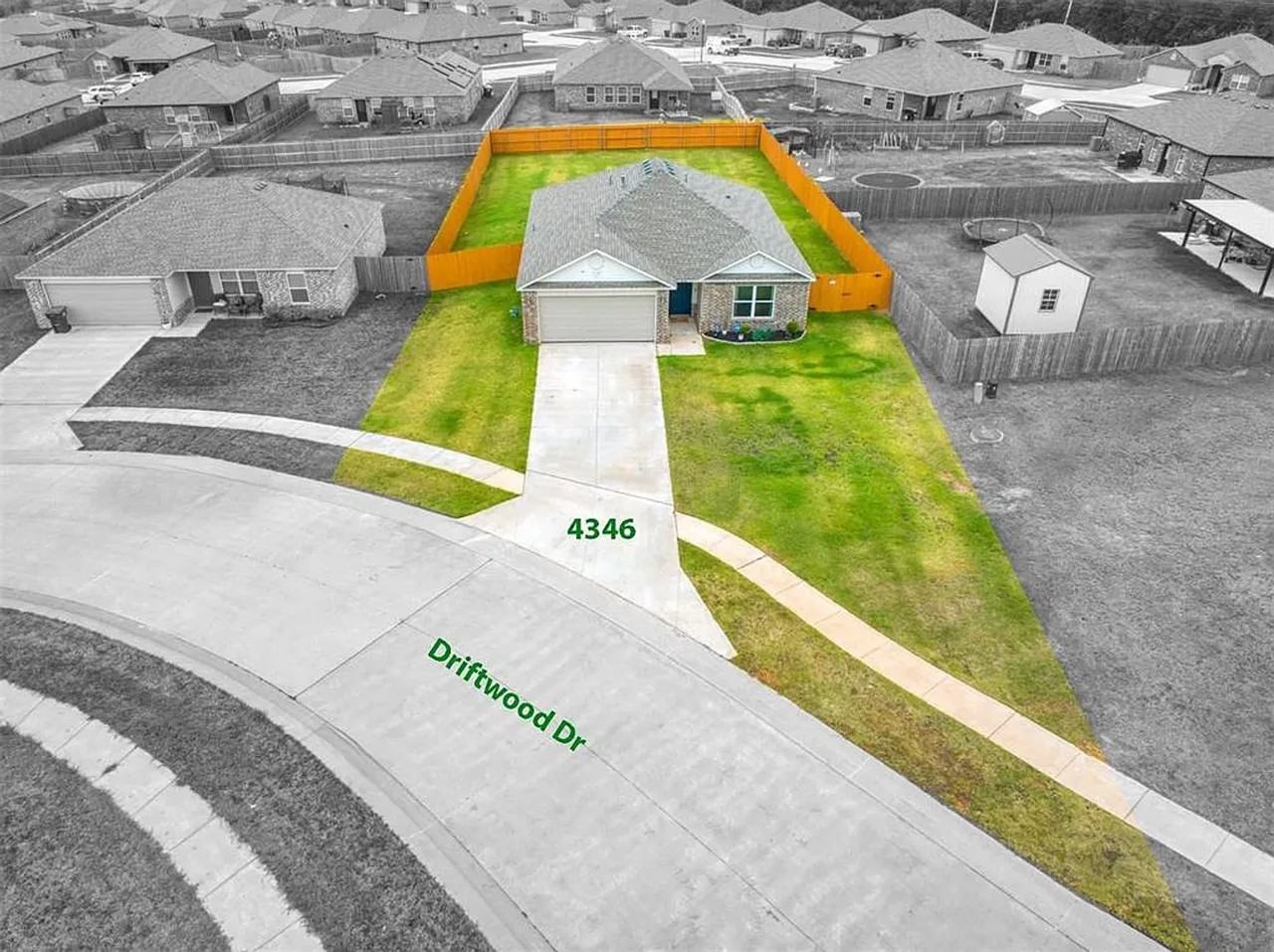 4346 Driftwood Dr - Photo 3 of 24