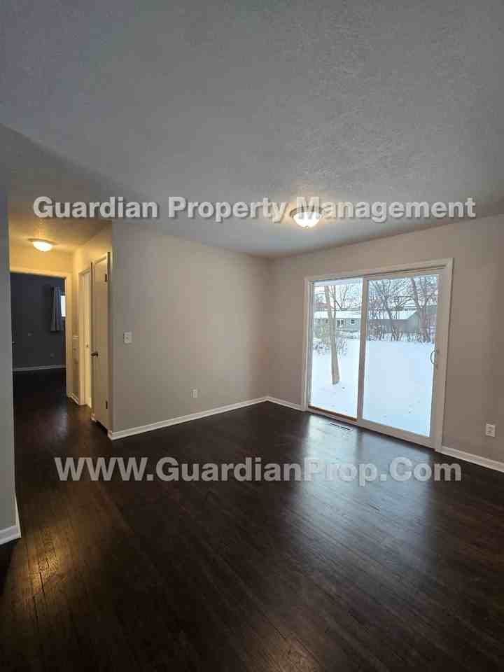 1484 19th Avenue Northwest - Photo 4 of 18