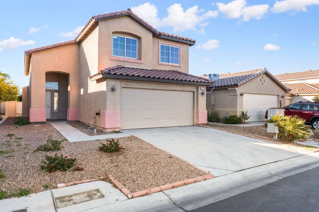 2723 Mossy Oaks Ln - Photo 2 of 24