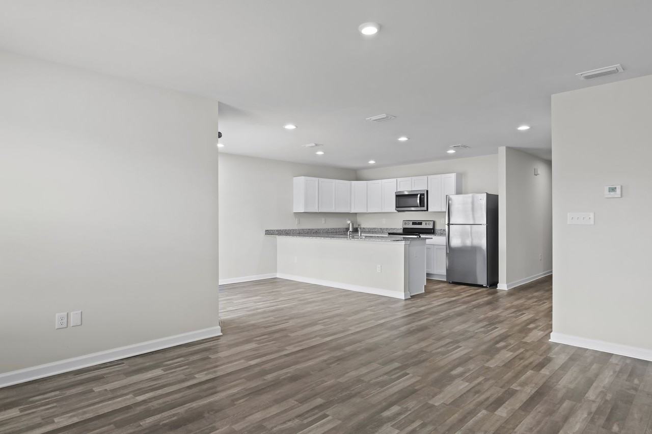 685 Whispering Creek Avenue - Photo 2 of 32