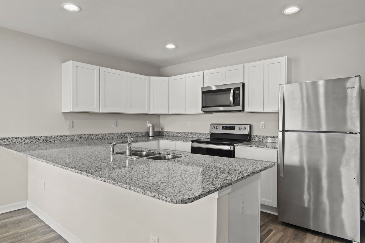 685 Whispering Creek Avenue - Photo 6 of 32