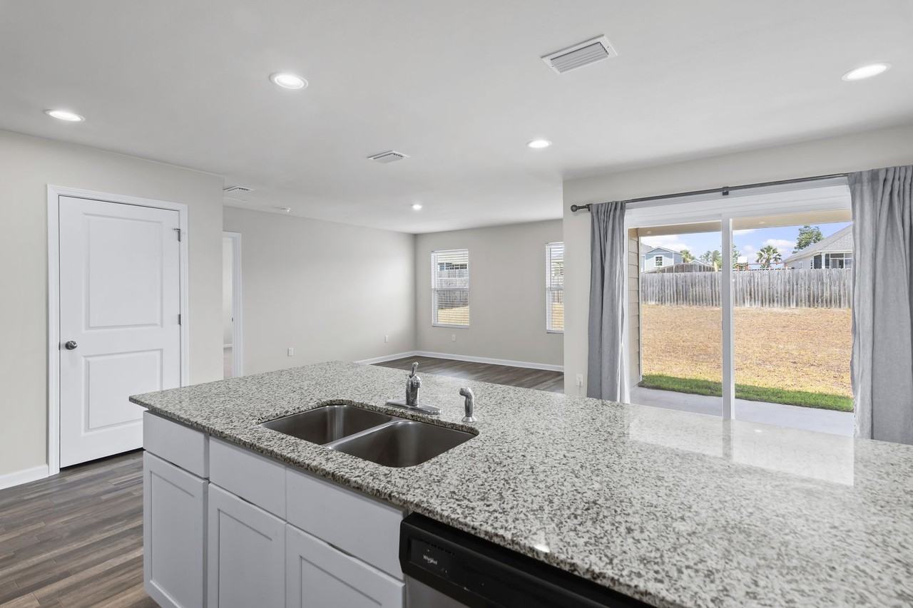 685 Whispering Creek Avenue - Photo 7 of 32